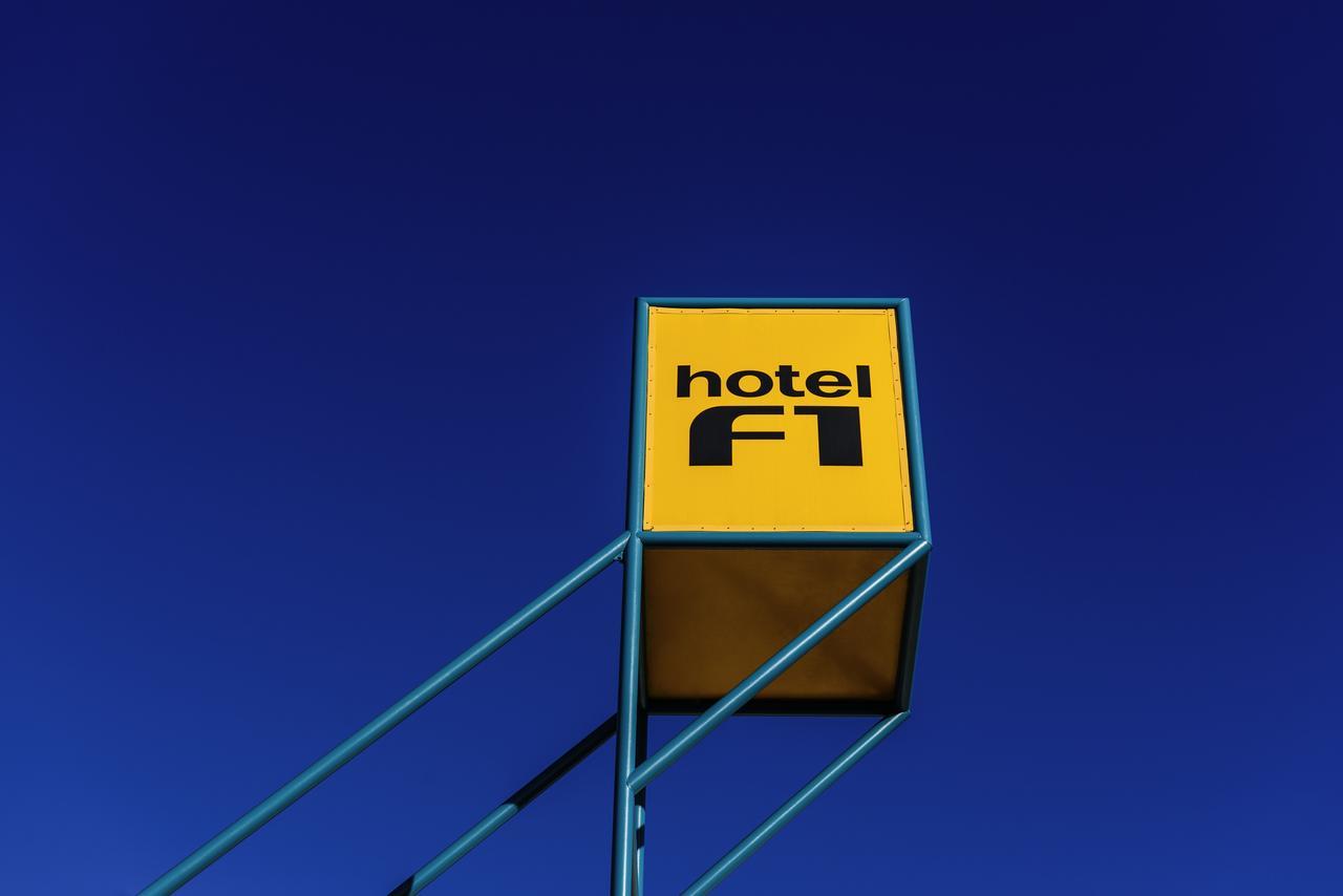 Hotelf1 Villeneuve Loubet Buitenkant foto